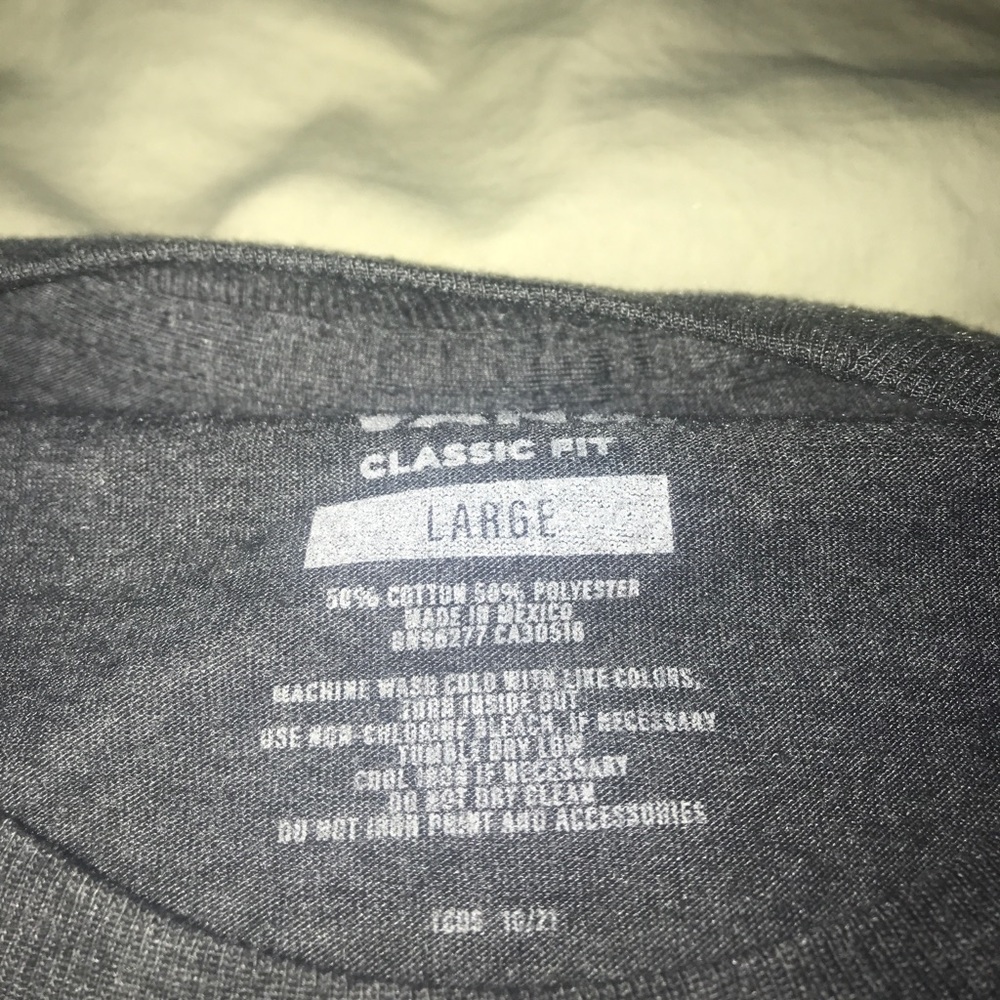 Brand new grey Vans holiday shirt, never worn. - Picture 3 of 4